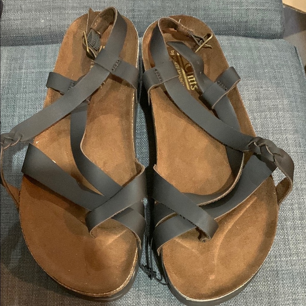 White Mountain Black Leather Sandals with Adjustable Straps